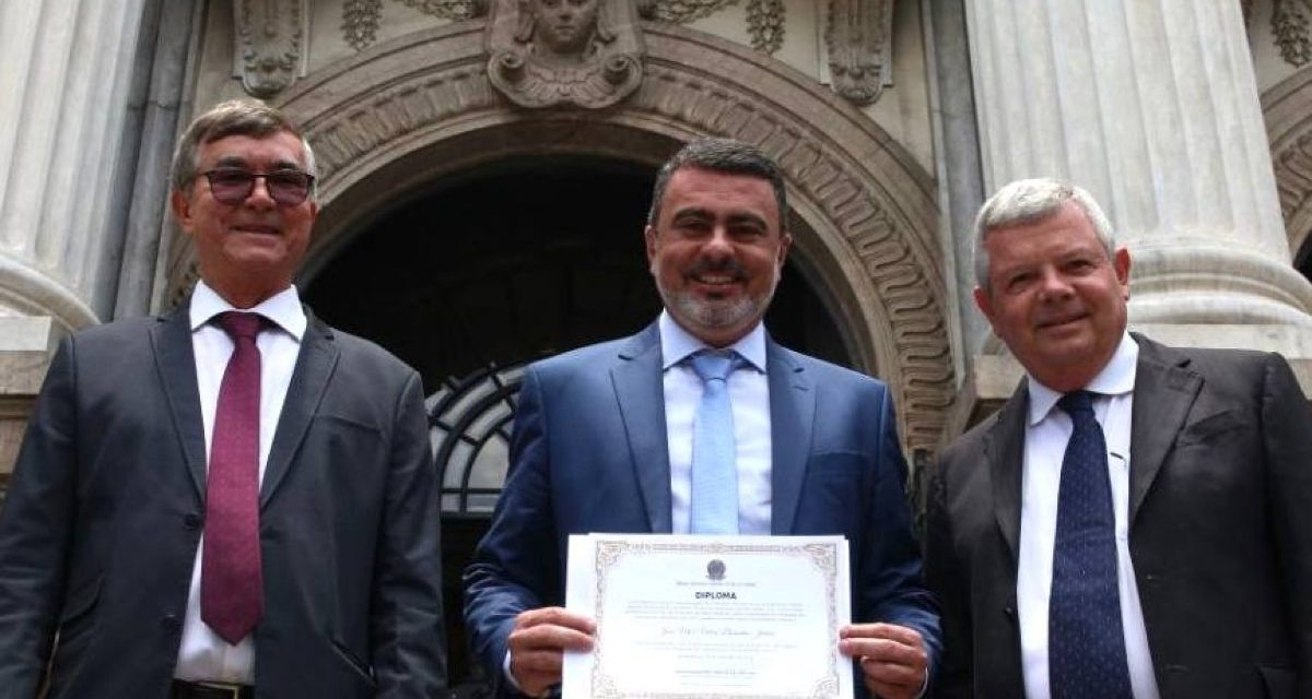 Deputado estadual eleito Vitor Junior é diplomado pelo TRE