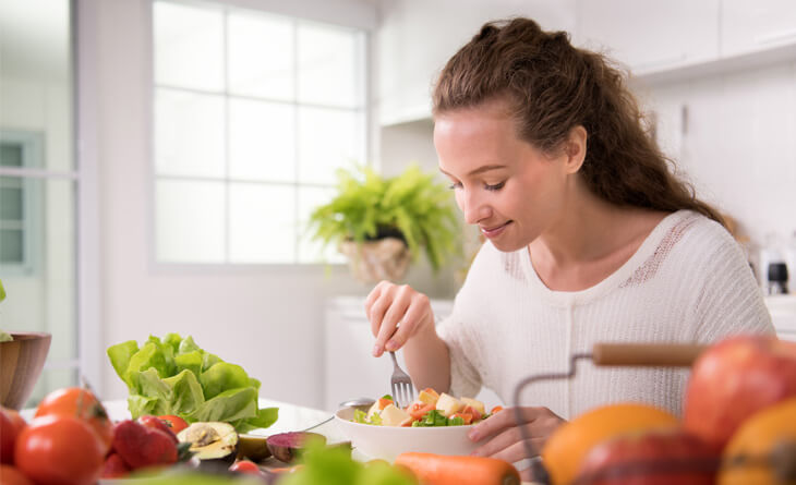 Cinco hábitos alimentares que você deve aderir em 2023 – por Mayara Aguiar