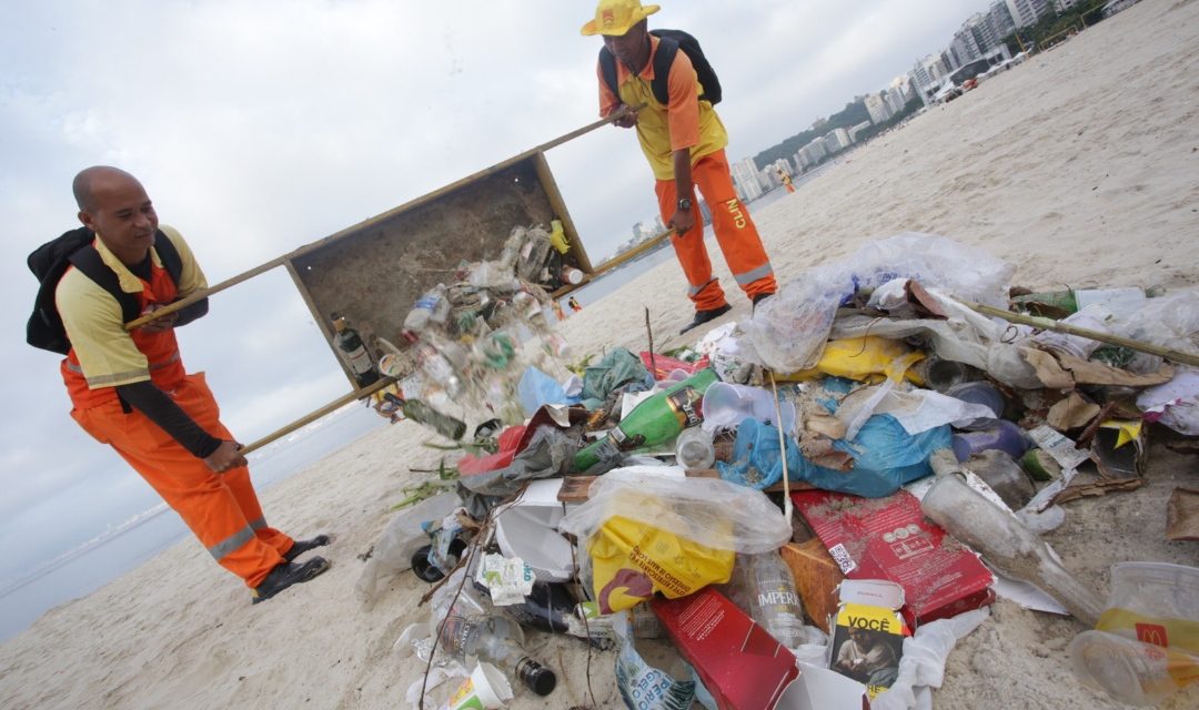 Clin recolhe cerca de 80 toneladas de lixo após Réveillon