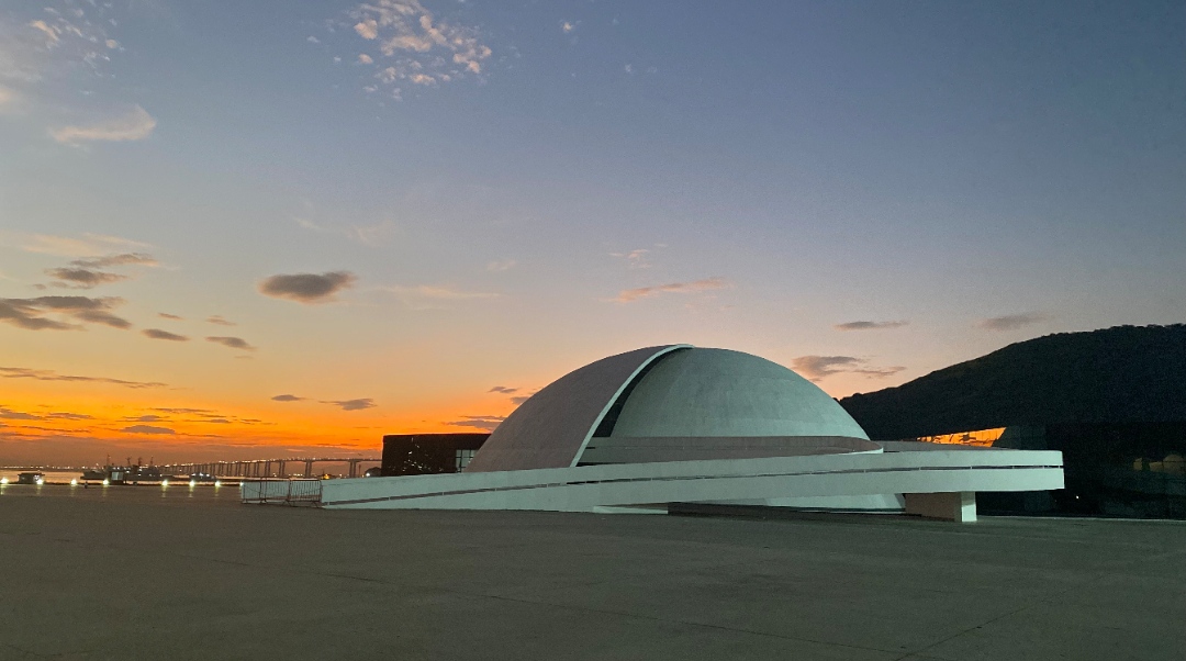 Caminho Niemeyer se torna principal área de lazer do Centro