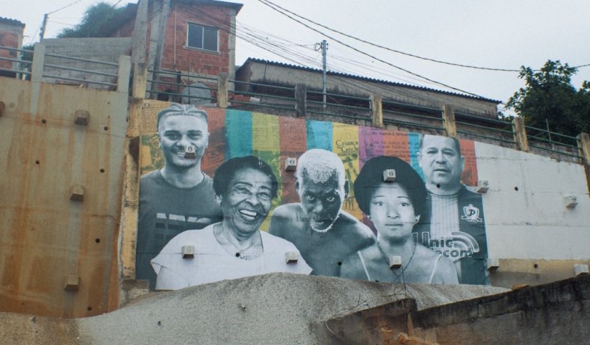 Comunidade de Niterói recebe diversos artistas