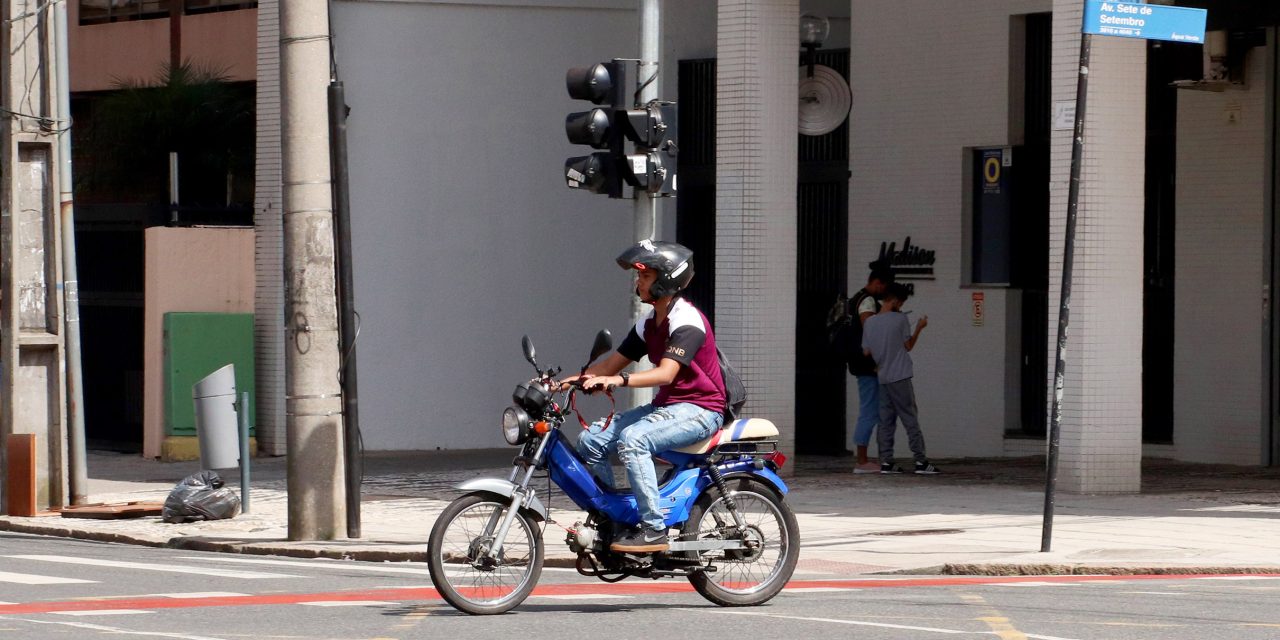 Circulação de ciclomotores em ciclovias e calçadas compartilhadas é proibida 
