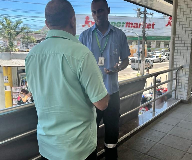 Vigilância Sanitária flagra abastecimento clandestino de água em supermercado no Largo da Batalha