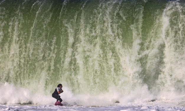 Surfistas enfrentarão nesta quarta-feira ondas de até cinco metros e forte potência previstas para a Praia de Itacoatiara durante o Itacoatiara Big Wave 2024