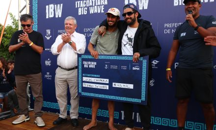 Lucas Chumbo e Pedro Scooby vencem o Itacoatiara Big Wave 2024