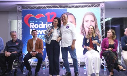 RODRIGO NEVES RECEBE APOIO DA MINISTRA NÍSIA TRINDADE EM ENCONTRO COM CENTENAS DE MÉDICOS