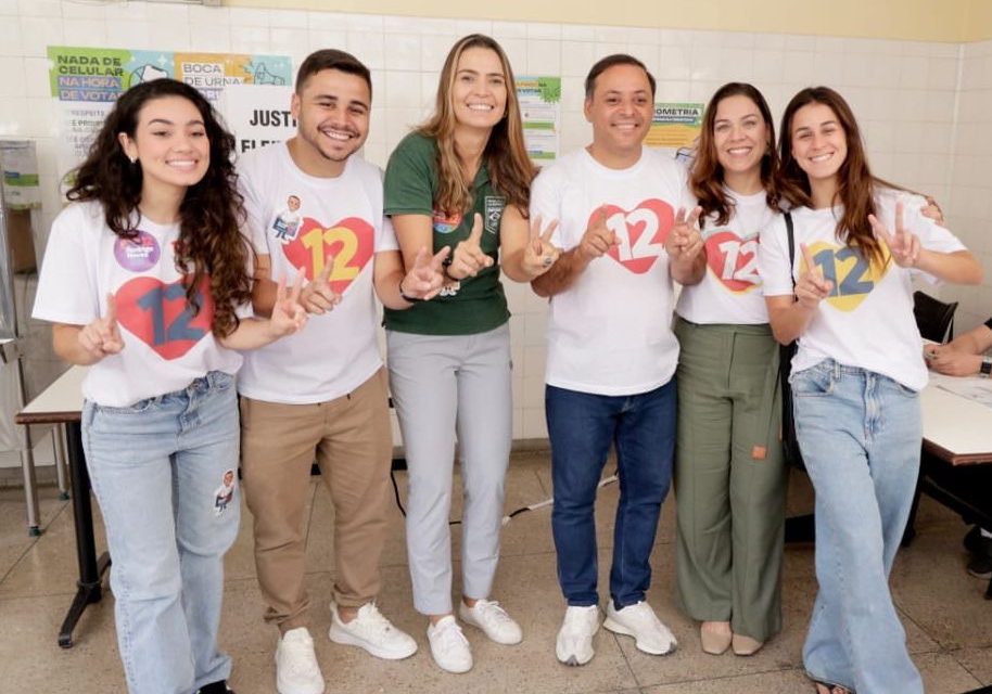 RODRIGO NEVES SE EMOCIONA AO VOTAR E DESTACA A IMPORTÂNCIA DE DEFENDER NITERÓI DO EXTREMISMO e DESPREPARO