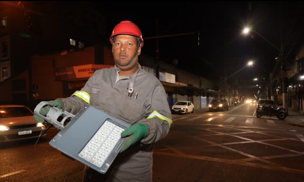 Prefeitura de Niterói instala novas luminárias em LED no Centro e na Região Oceânica