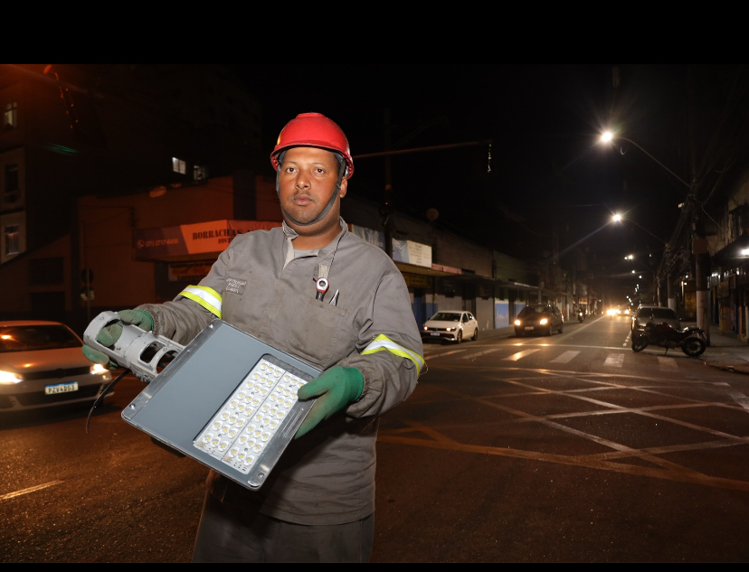 Prefeitura de Niterói instala novas luminárias em LED no Centro e na Região Oceânica