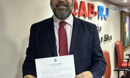 Pedro Gomes toma posse como presidente reeleito da OAB Niterói para a gestão 2025/2027