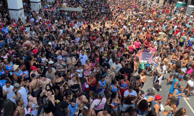 Mais de 250 mil foliões curtem o Carnaval em Niterói